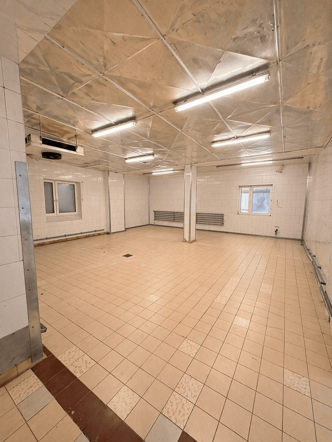 Lokal 150 m²